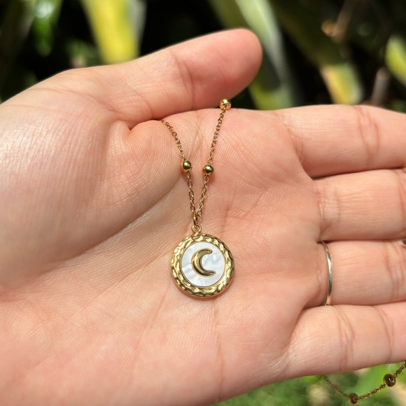 18K Gold Plated Pearl sea shell moon Necklace - Picture 2 of 6